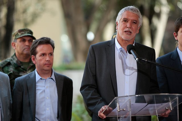 WRadioColombia's tweet photo. Alcalde Enrique Peñalosa reitera que no permitirá bloqueos en Transmilenio https://t.co/cqvHPqdgq2 https://t.co/iQyBpiqLDi
