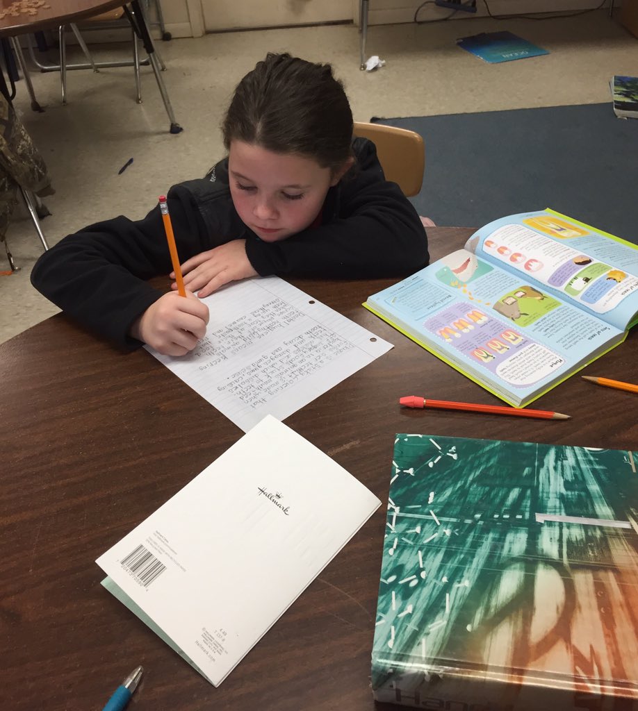 MrsPippensQUEST's tweet photo. Busy day - 4th graders worked 1 on 1 with science fair research. #websites #printsources https://t.co/6BJ4XJTPfS