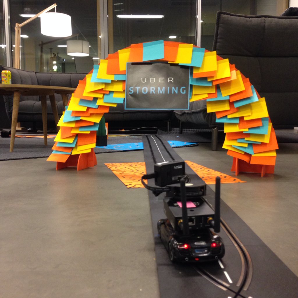 DettacheePresse's tweet photo. Belle opé de comm´ signée @UberFR &amp; @marcelagency !! #Uberwishes 😍 et ça commence demain !! https://t.co/Xrey50pJkJ