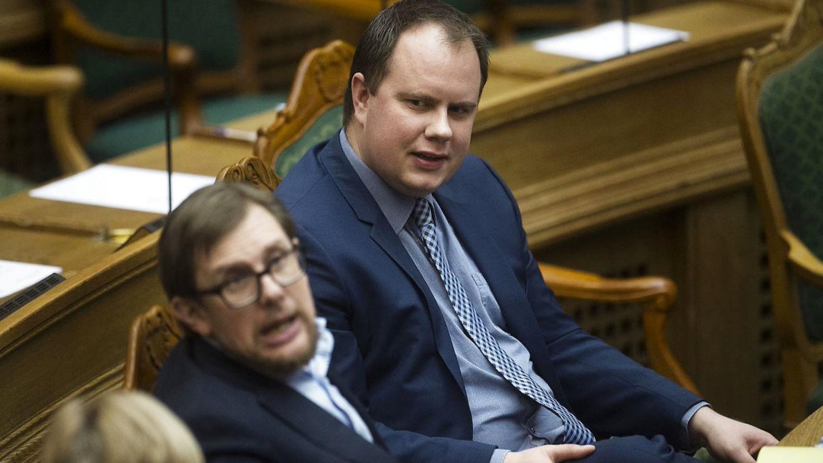 Det er godt - DF bøjer sig: Klar til accept af flygtningejob politiko.dk/nyheder/df-boe… ” #dkpol