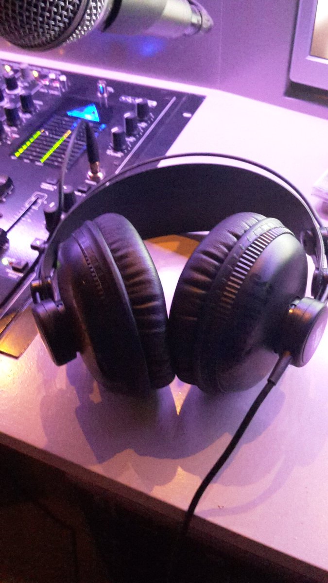StudioECnl's tweet photo. Nieuwe koptelefoon.  Prima luisteren naar @kortsluiting_rr @RadioReestdal https://t.co/yhhxW3SVAR