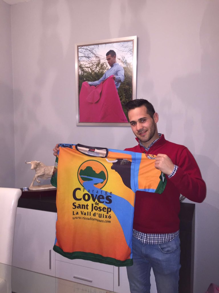 Nuevo sorteo ! La camiseta de este pedazo de crack , da RT y el miércoles conoceremos al ganador ! SUERTE