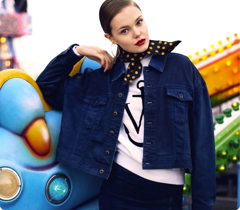 jongsukptr's tweet image. Me encanta cuando se recoje el pelo, y me deja ver la galaxia de pecas en su cuello: Ojalá fueran pecados.