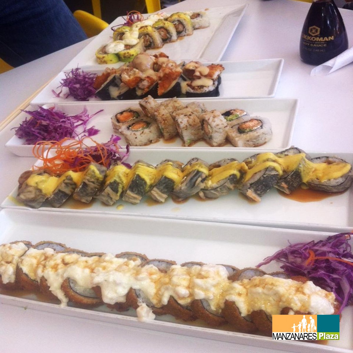manzanaresplaza's tweet image. Este día esta como para comer sushi en grupo. ¡Y con los amigos de @Sushi_town  en el nivel avenida!.