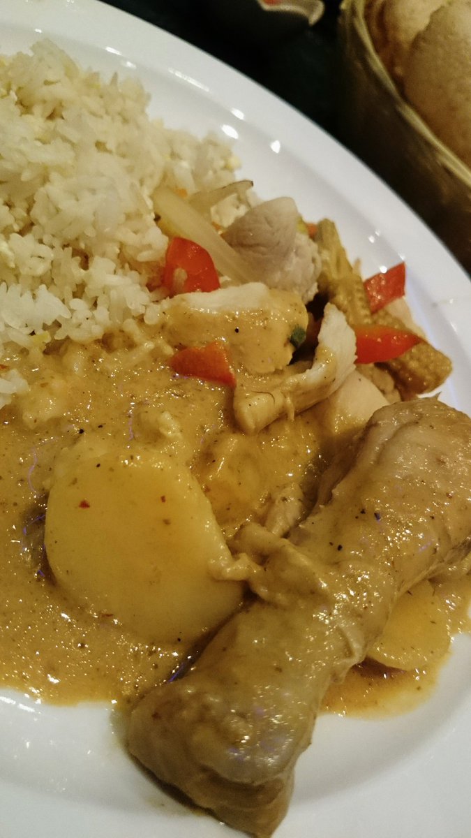 MattandCat's tweet photo. It's Wednesday so that must mean it's @ryde_thai buffet night. Tonight's highlight:  yummy chicken massaman. https://t.co/S6F8BOYkMr