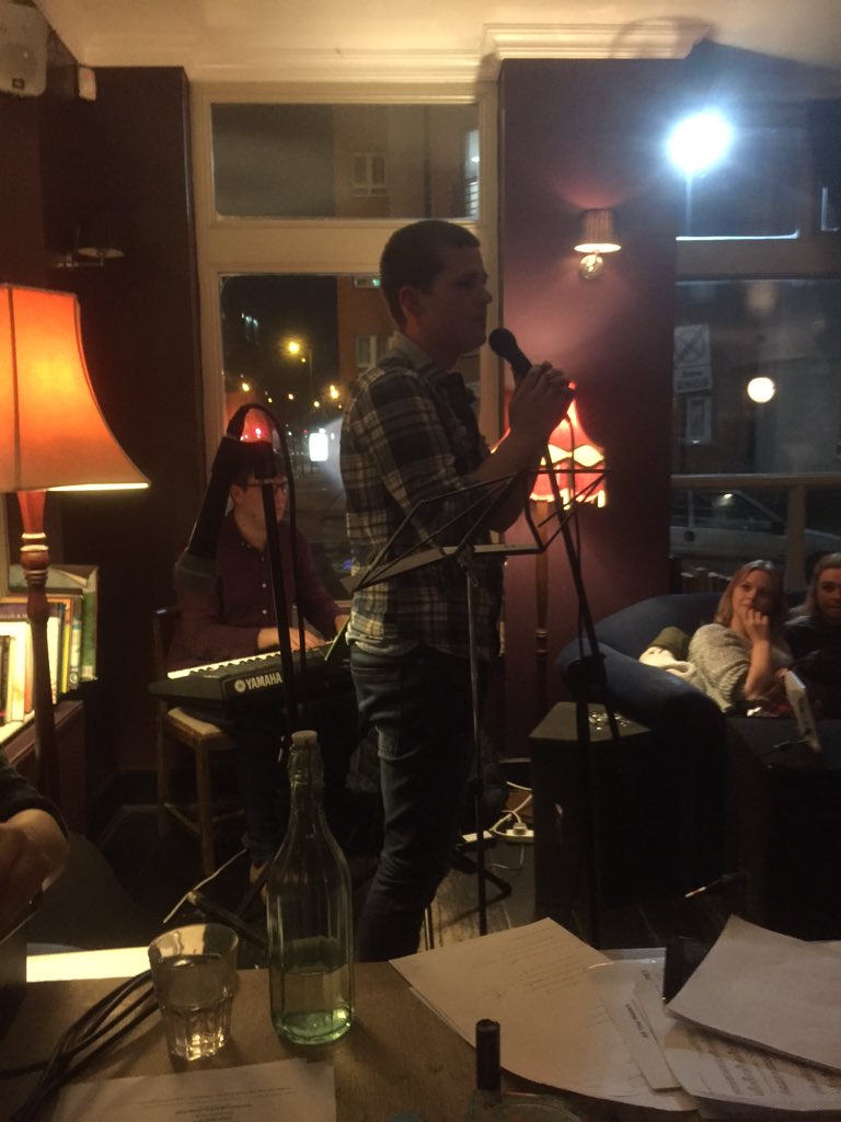 UTR_Productions's tweet photo. We are off!! Everyone is having a great evening 😄 #UTRopenmic #UTRproductions #fun #singing 🎼 https://t.co/oymtXDbCP1