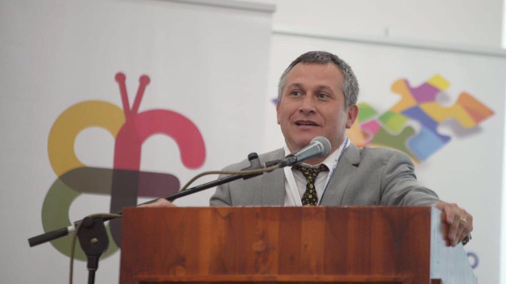 Bienestar_Chile's tweet photo. "La felicidad y la importancia de promover una salud mental positiva".  Daniel Martinez #MunicipiosxFelicidad2016 https://t.co/XX9Y24Yu3c