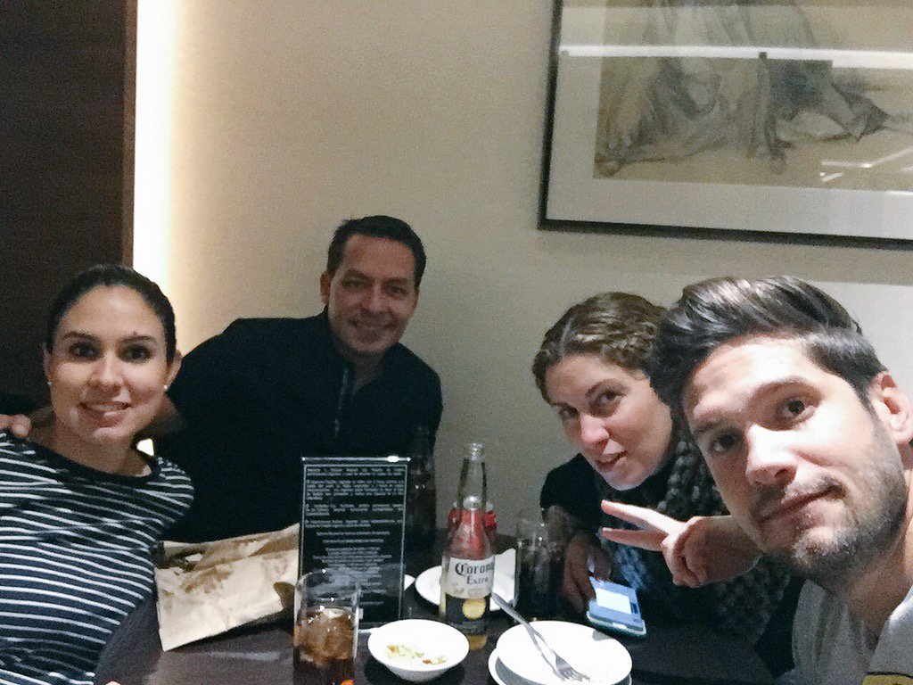 GabyKnapp's tweet photo. Nos vamos de vacaciones @ErikaOE @knappmusic https://t.co/rs04VxDQGO