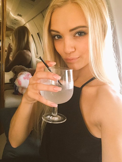 AVN bound on the hawker @colettedotcom @colettexart Follow my snap! alexgrey18 https://t.co/8bbyBR5p