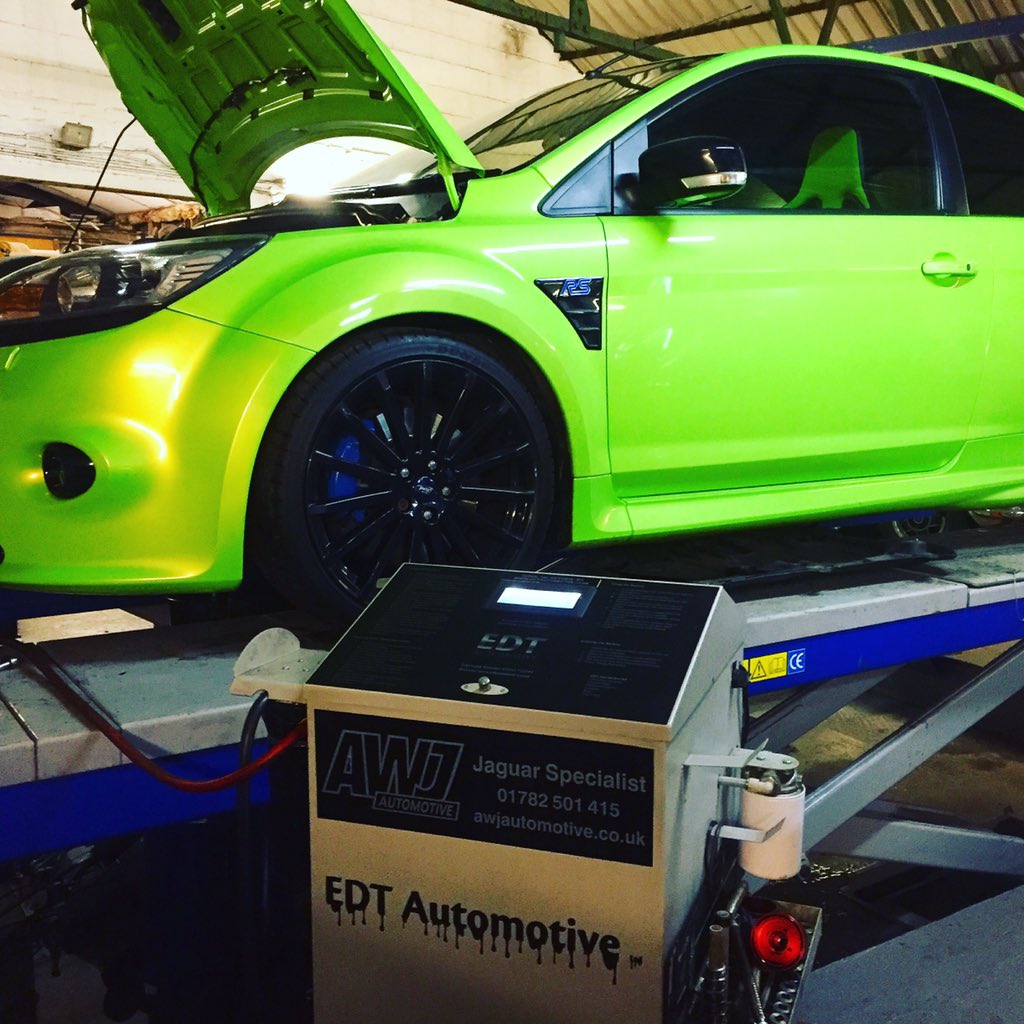 awjautomotive's tweet photo. #ford #focus #RS #frs #turbo having an #edttreatment #deepclean #keepyourengineclean @forduk @ford @EDTAutomotive https://t.co/uyJboZaJek