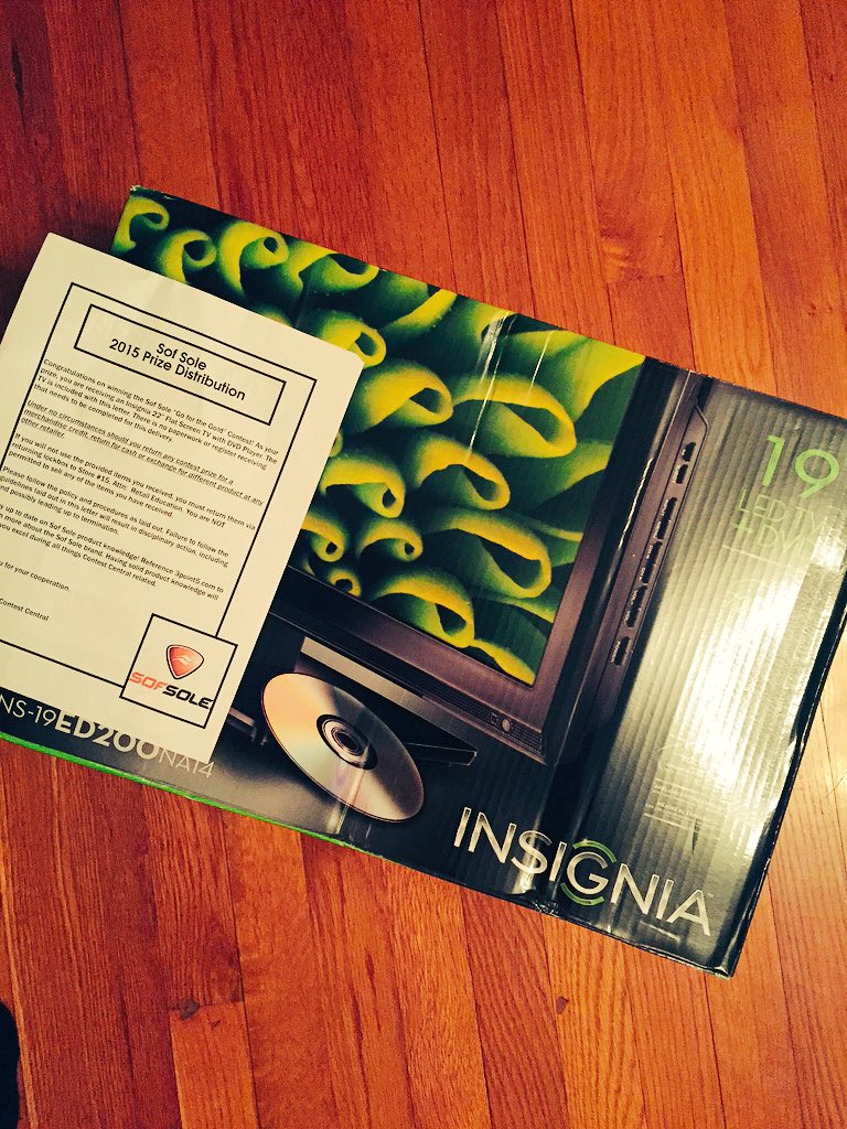 Spang3's tweet photo. Shoutout to #SofSole on the free tv prize.... Flip insoles and win shit ๐๐ผ #ImYoPusha lol https://t.co/DuqWGxvro7