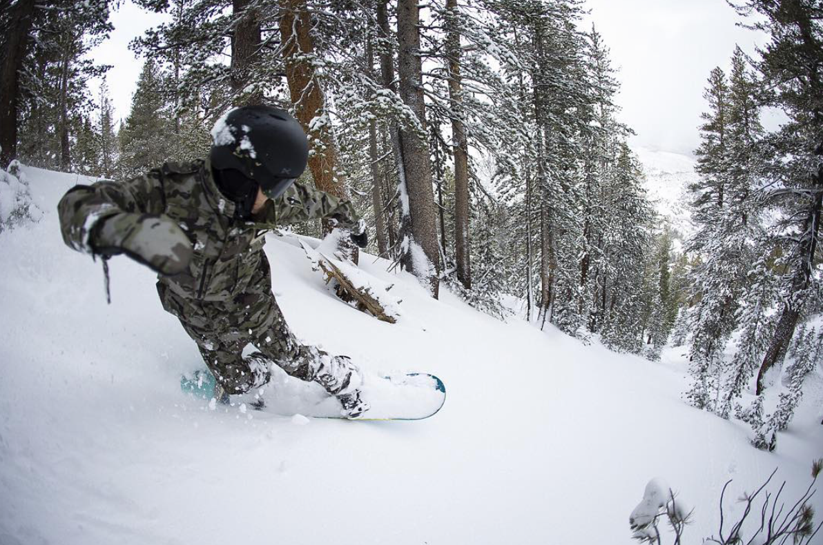 Pow pow pow! @MammothMountain @burtonsnowboard 📸 : @ZachHooperPhoto https://t.co/c9JJ6okWOP