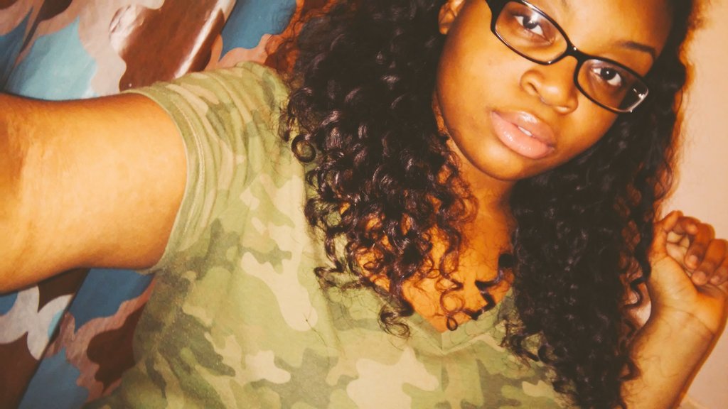 PrettyTeeee's tweet image. Boreddd 😩