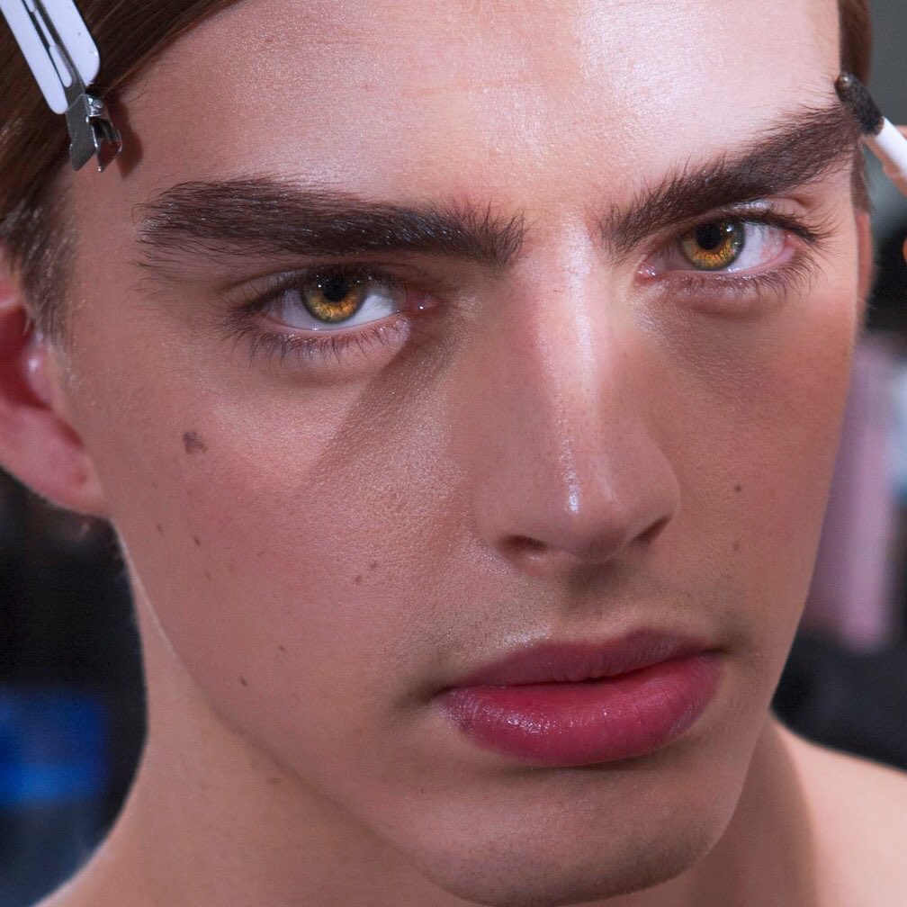 XYmodeIs's tweet image. Daan van der Deen at Versace Fall 2015 Menswear Backstage