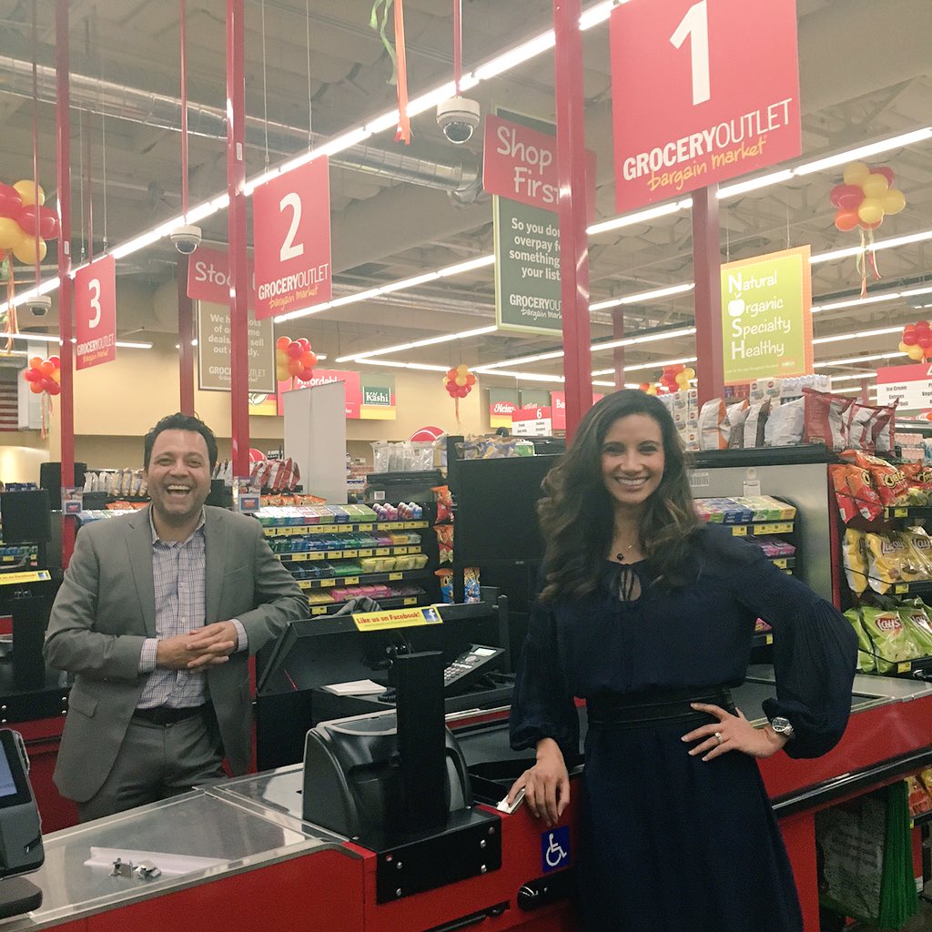 iloveklove's tweet photo. Parece que @OmaryArgelia ya encontraron su tienda favorita!!! @GroceryOutlet https://t.co/prZ4txZXih