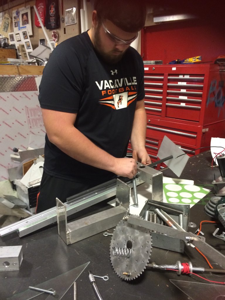 VHSRobodogs's tweet photo. Putting together Proto types!! #OMGRobots #Swag🙌🏼 https://t.co/4HKIukAps3