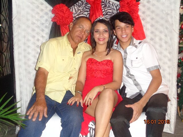 leomarirodricor's tweet photo. Con mis dos Príncipes #MiPapa #JAMV #LMRC #Noche #15Años #16Ene #17Ene @Alexander_3007 https://t.co/baYWzn8xbF