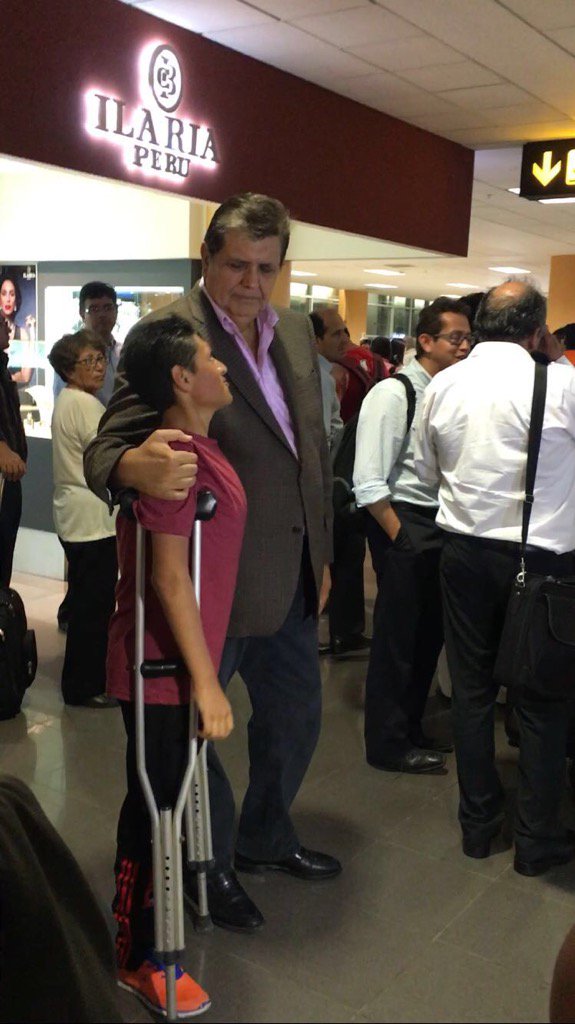 AlanGarciaPeru's tweet photo. Partiendo a Arequipa(21 estadio huracán)luego Cusco(22 plaza San Pedro)Con la Alianza Popular +obras descentralistas https://t.co/gjM2daRiO3