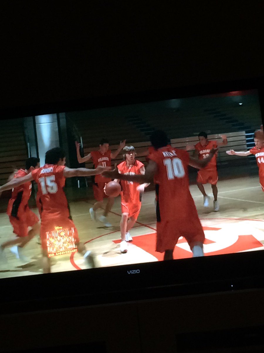 if you're not watching the 10th anniversary of HSM tonight, you're really missing out