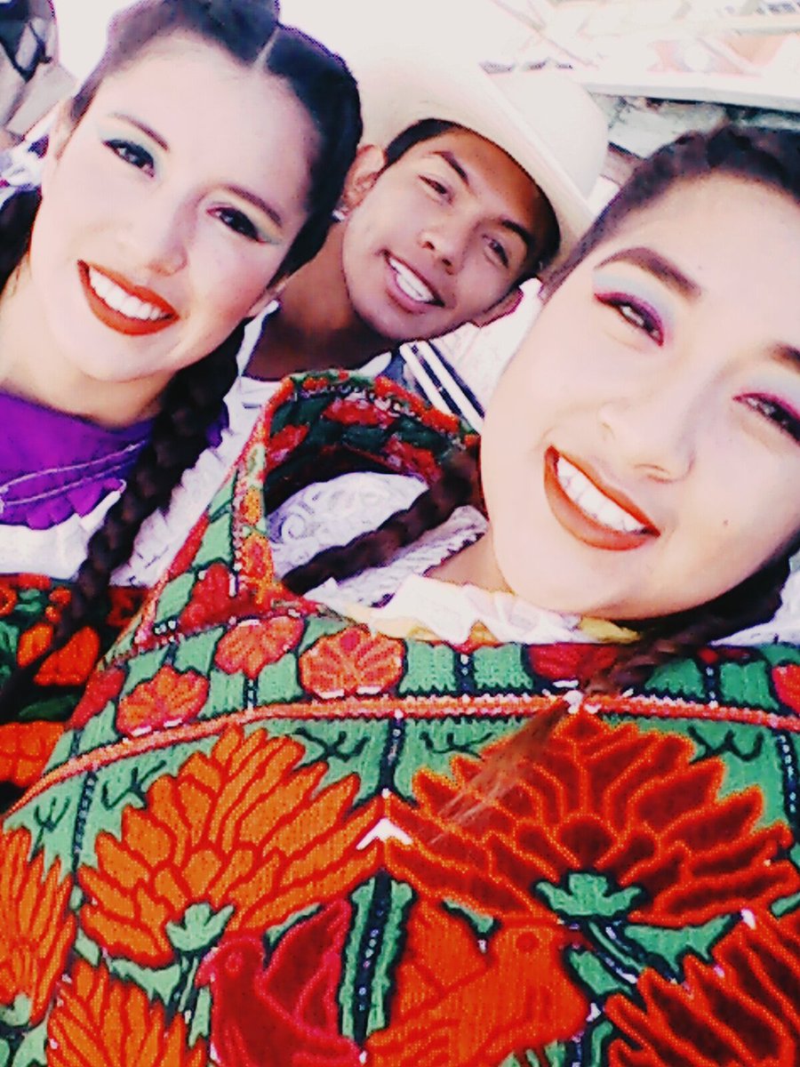 MonseTapia12's tweet photo. @RoggerLara  @Hectoralmeralla  
#Dias46 #FENAC2016 #Danza #Chiapas https://t.co/QInS1vDpYX