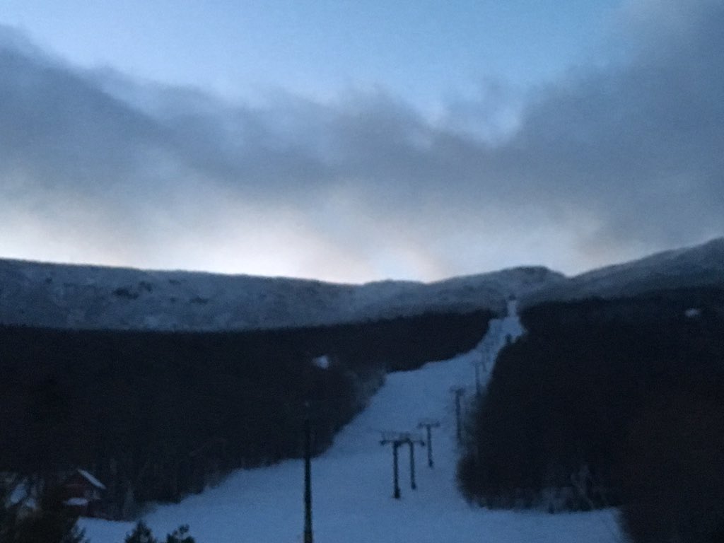 VermonTom's tweet photo. #skinned #gondolier by moon light tonight #tele turns down. surface wind blown & drifting snow! #lc802 #skitheeast https://t.co/blyF0AUrvE