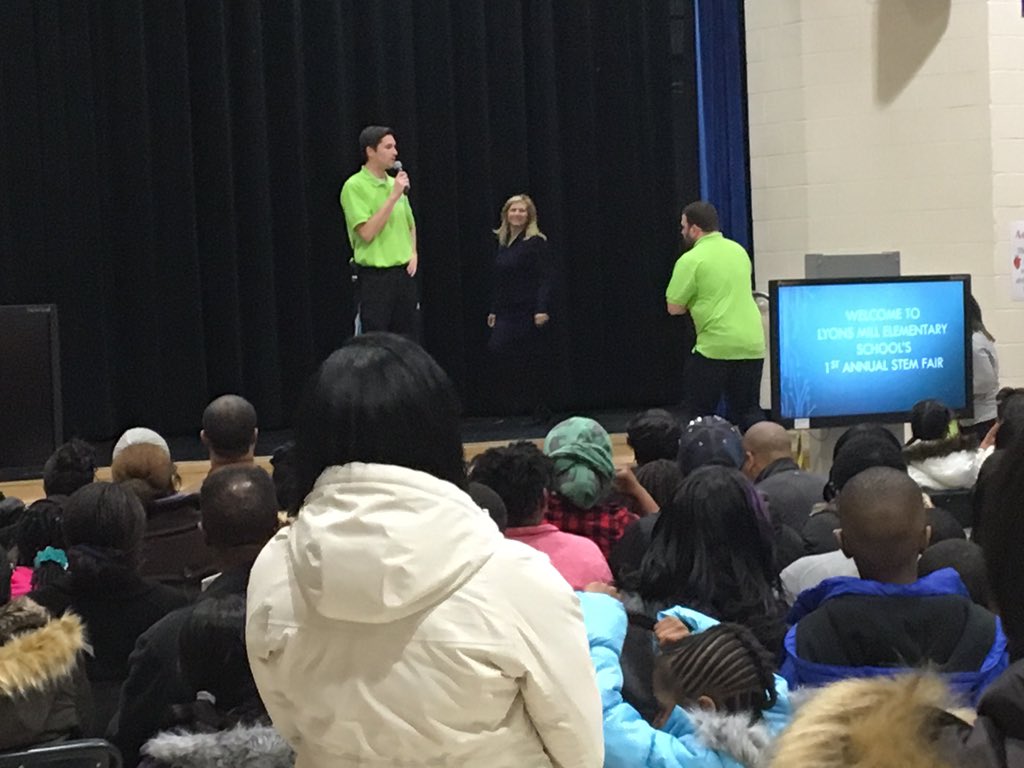 MrHarris4LMES's tweet photo. I had an amazing time tonight @LyonsMill #STEMFair thanks to @MrRussellTeach! It was great to see so many families! https://t.co/IsAaVVzV0f