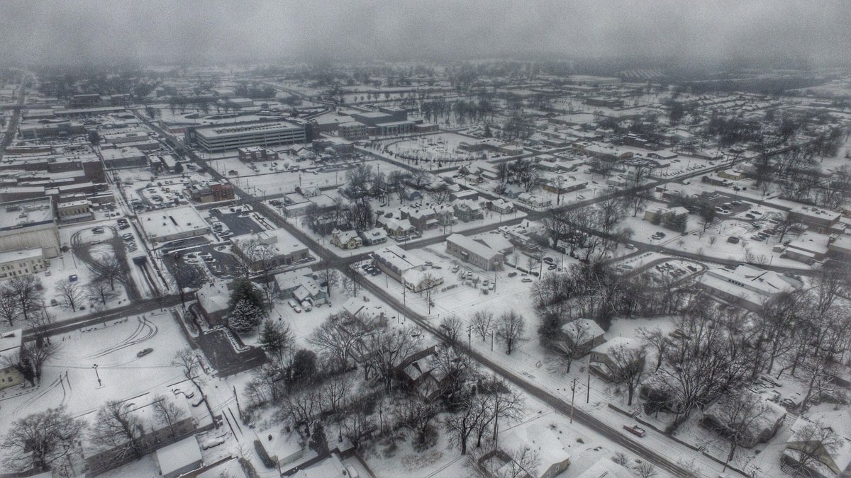 newviewsaerial's tweet photo. Even more shots from downtown @ChrisAllenSkywx @WxOrNotBG @AndrewWNKY @Main_Event_Wx @Kentuckyweather @bgdailynews https://t.co/zOO073rvPf