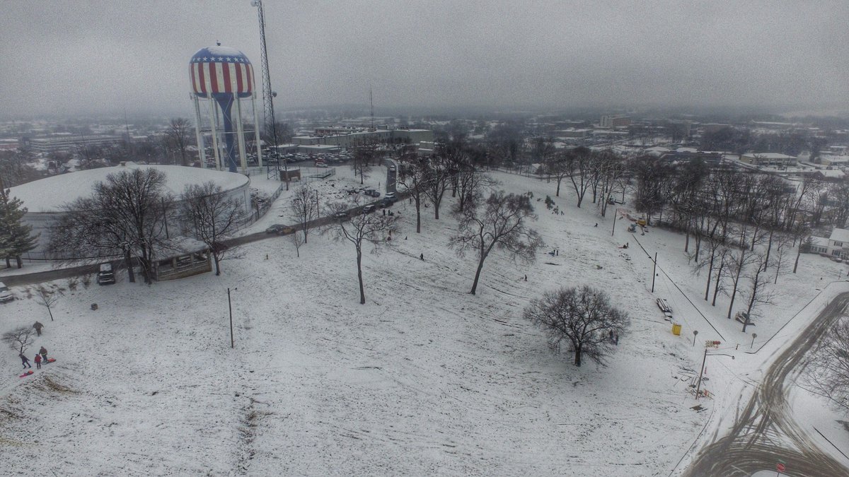 newviewsaerial's tweet photo. Even more shots from downtown @ChrisAllenSkywx @WxOrNotBG @AndrewWNKY @Main_Event_Wx @Kentuckyweather @bgdailynews https://t.co/zOO073rvPf