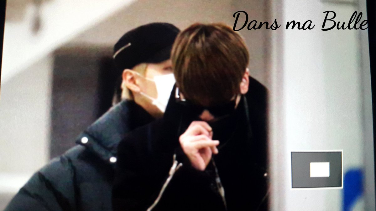 160121 Jonghyun @ Aeropuerto Gimpo {Regreso a Corea} CZNhs5-WAAESupl