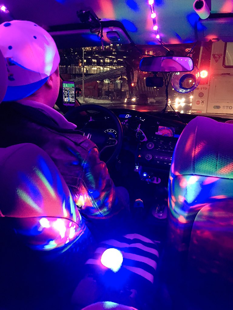 henrycabrown's tweet photo. Most interesting commute home from work I think I've ever had - thanks @Uber_Canada! #FlashCab https://t.co/5NN6CmdsW0
