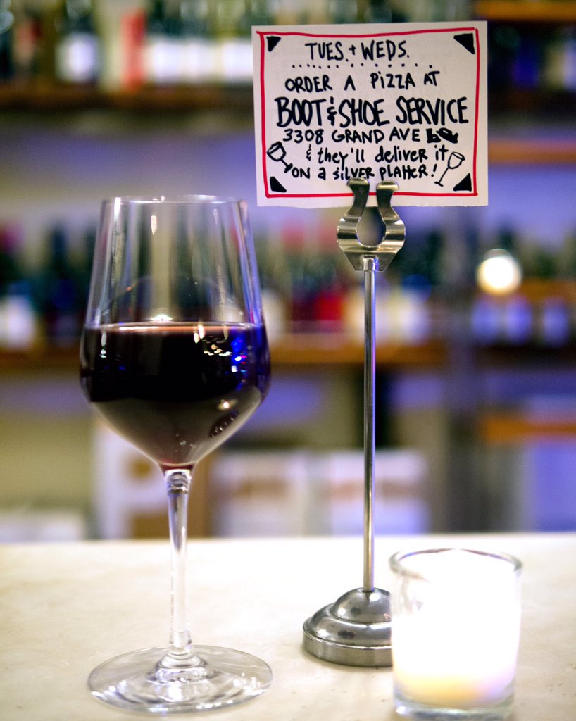 bootandshoeoak's tweet photo. Order a pizza at the Boot, and enjoy it with some wine at @ordinairewine! https://t.co/52Z2mNsSQf