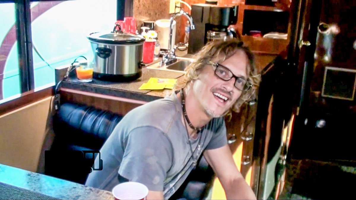 DigitalTourBus's tweet photo. Go watch the rock band, @fuelofficial, discuss their dream tour lineup at https://t.co/v9mFQbbSYu #dreamtour https://t.co/2IWKXoT9od