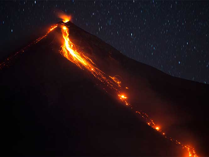 Cierran aeropuerto en Guatemala por erupción de Volcán - CZNwpC9WAAAx0Hg