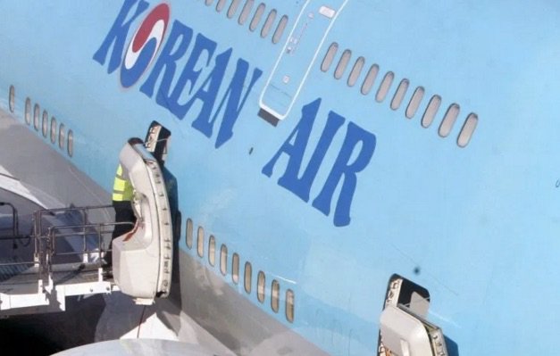 Korean air pilots are demanding a 37% pay raise—or else they'll fly for China ow.ly/Xlm0e by @qz