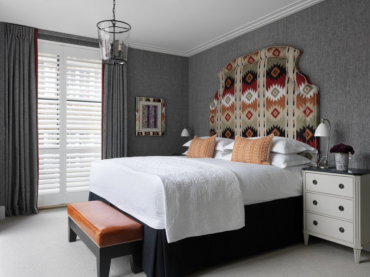 Firmdale_Hotels's tweet photo. Fabric covered walls exude luxury in this beautiful bedroom by #KitKemp @ #OneDenmanPlace https://t.co/0dh7DLISsO https://t.co/yCyUwjeaC8