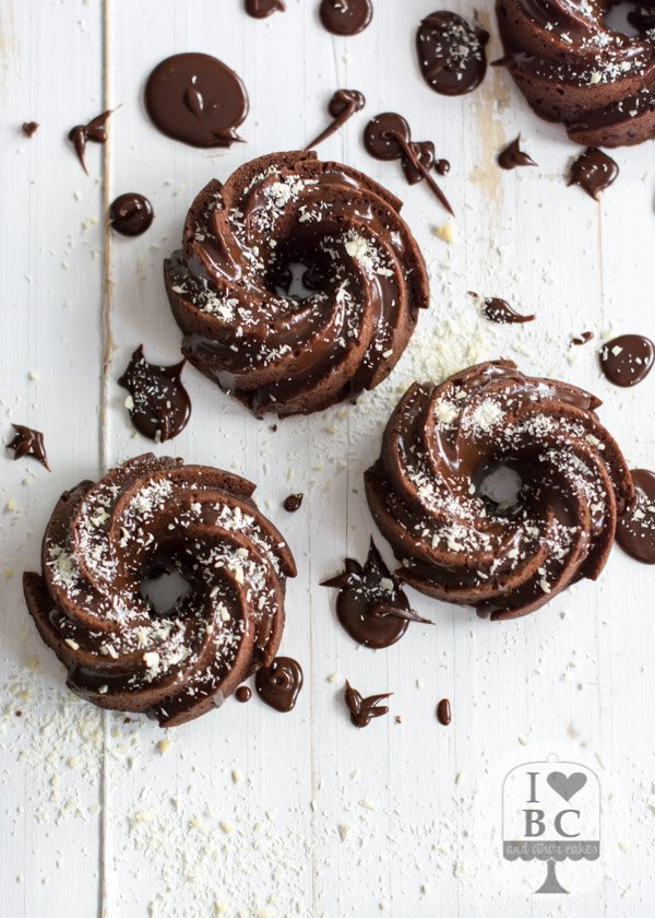 Mini bundt cakes de chocolate y mayonesa <a href="/NordicWareEs/">NordicWareEs</a>   ilovebundtcakes.com/mini-mayonaiss…