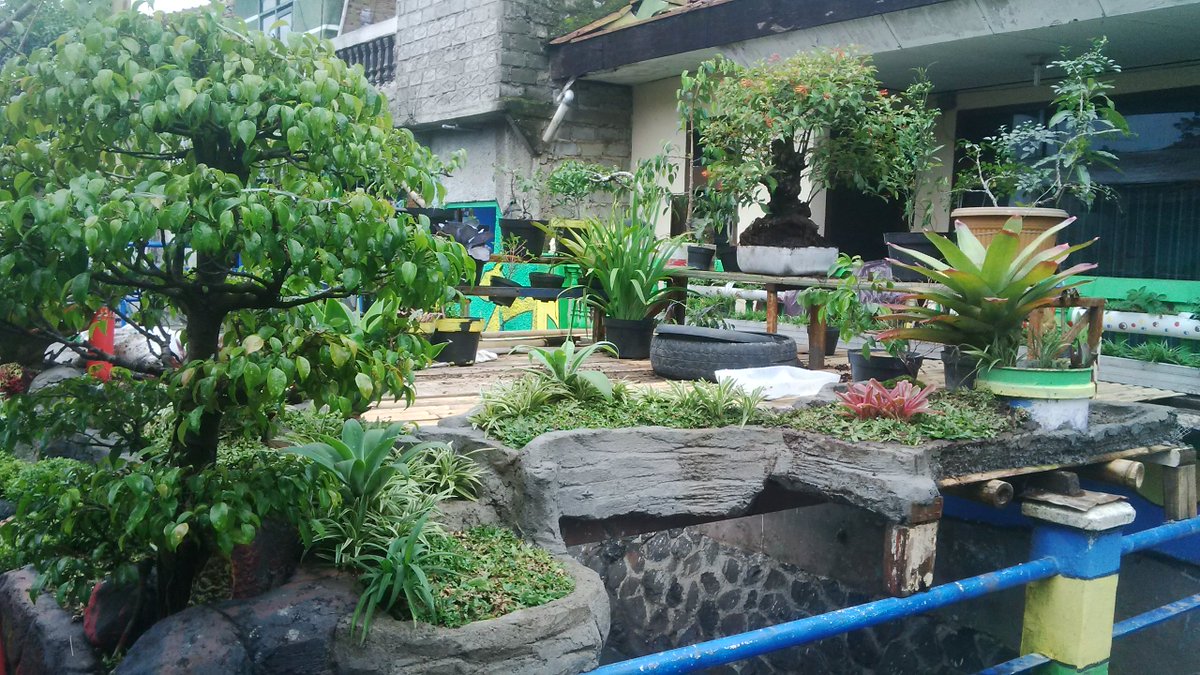 abahwawan04's tweet photo. @diskamtam pa kadis sy ketua rw 04 pajajara telah membuat taman diatas bantaran kali sejauh 300 minta dikunjungi pak https://t.co/axiepf8Z5d