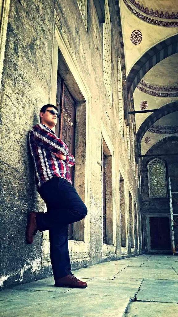 Devr-i zamanda
Vefa bulunmaz 
Cefa bitmez .....