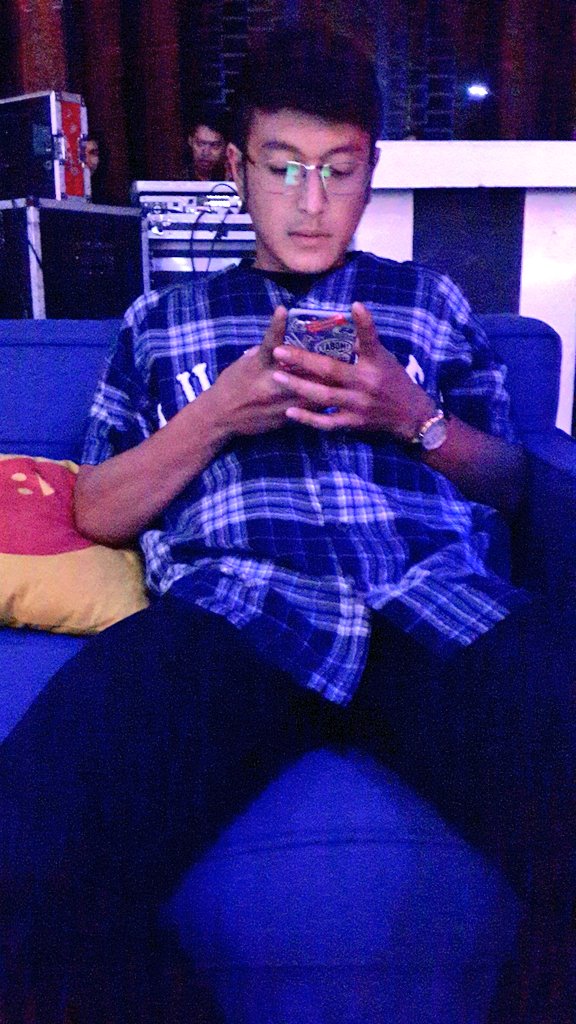 BellaRosiana's tweet image. RT @londonlovefilm @dimsanggara  say hi buat kalian semua, lagi mau siap2 shoot #TheCommentNETTV #LondonLoveStory ❤