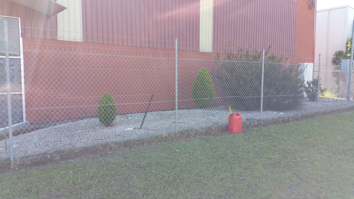 sethslgc's tweet photo. Some before and after photos of this property clean up at Rutherford 

#garden #lawn https://t.co/Lb2EC9qZ8y