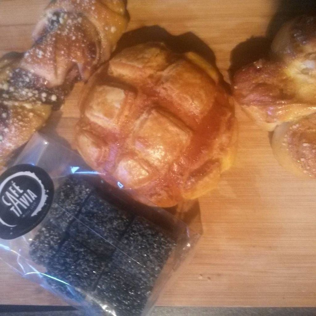 someflavour's tweet image. #tbt to I day I bought almost evrry pastry from Cafe Tavia #pasrty #asianbread #eeeeeats #foodie #addsomeflavour #n…
