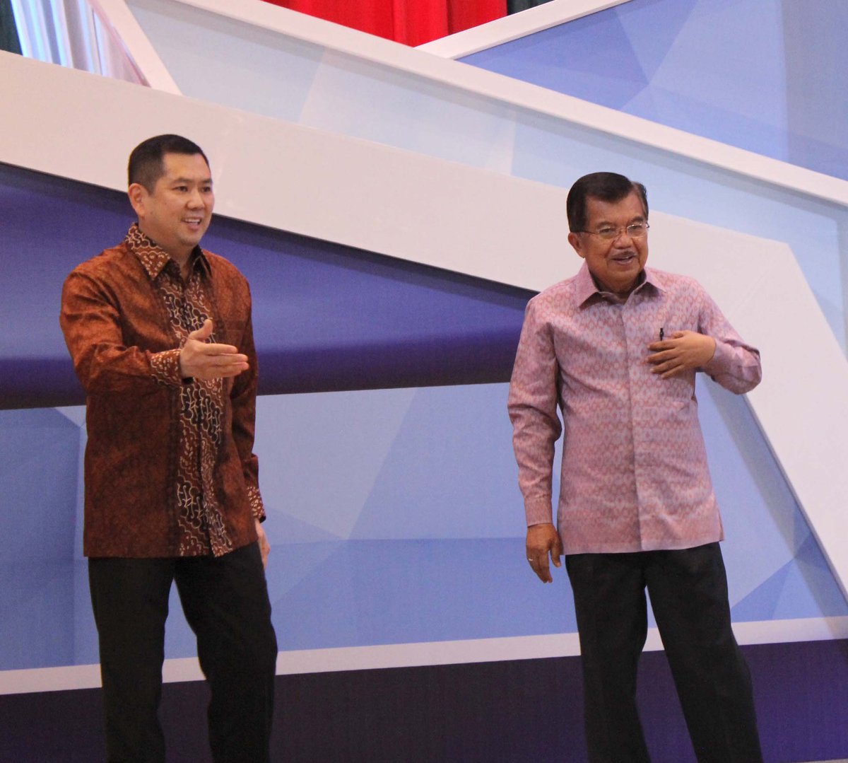 Hary_Tanoe's tweet photo. Bersama Wakil Presiden RI Bpk Jusuf Kalla dalam acara MNC Media News Forum 2016 di MNC News Center, Kamis 21/1/2016 https://t.co/REzxtHxScq
