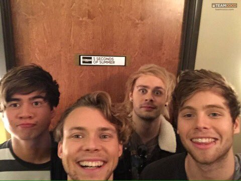 WlLDFLEUR's tweet photo. day 15: calum + OT4 #20DOC I love them all so much ❤️🤘🏼 https://t.co/BIePcsHnrq