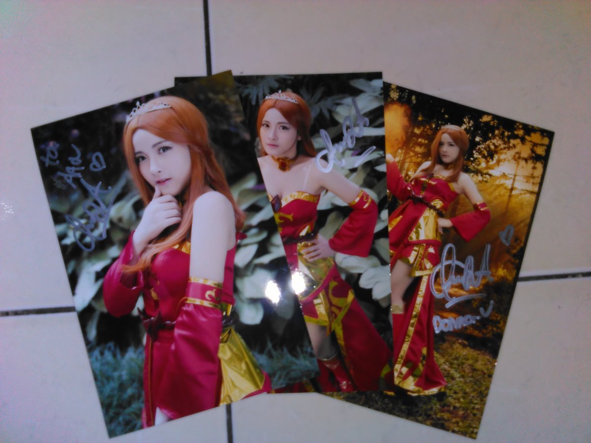 aansholihan's tweet photo. Beli photopack dapet urutan pertama. mau beli lagi dapet urutan yang terakhir >,< #cosplay #cosplayer #telkomselfest https://t.co/RiZZDYaOZC