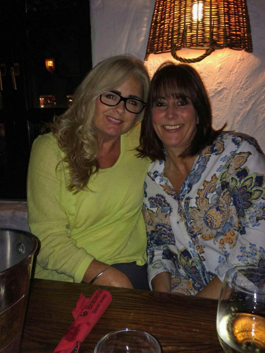 lmurray65's tweet photo. Happy 50th Birthday to a wonderful friend @DebbieMiles69 🎁👭🍸 https://t.co/n4bm4wXBbQ