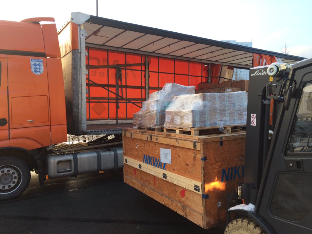 Killer1killer2's tweet photo. @Allport_Exhib @IntToyFair #UKDRIVER #MEGA on-time 08,00hrs Next stop @ispo #eventprofs #LOGISTICS Will #cleaning https://t.co/98oeCa1U3K