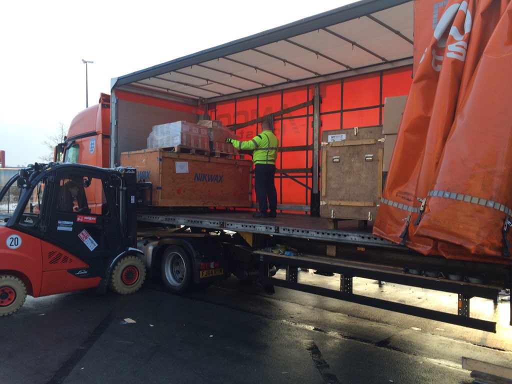 Killer1killer2's tweet photo. @Allport_Exhib @IntToyFair #UKDRIVER #MEGA on-time 08,00hrs Next stop @ispo #eventprofs #LOGISTICS Will #cleaning https://t.co/98oeCa1U3K