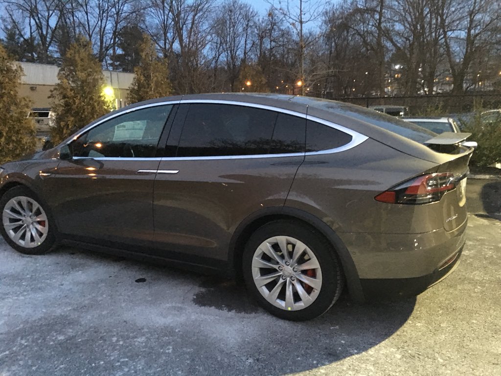 TeslaRoadTrip's tweet photo. Spotted at Westchester Mt. Kisco service center last night! https://t.co/mvZIaXS0dH