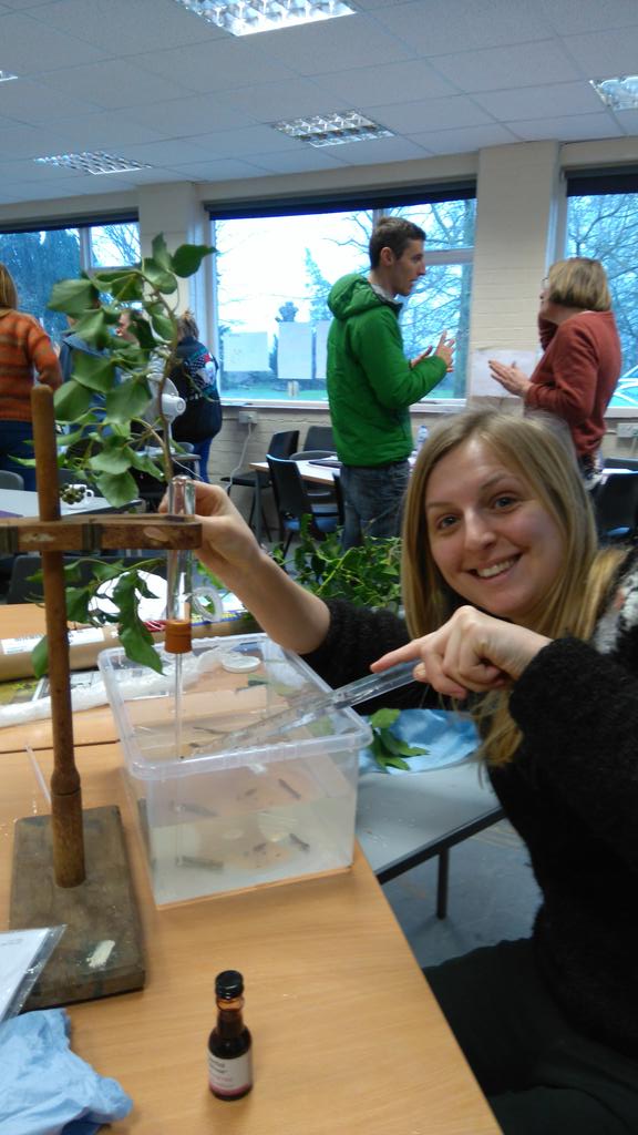dalefortcentre's tweet photo. Practicing the #ALevel #Biology #Potometer experiment using two different methods https://t.co/Fmt6JgZJTk