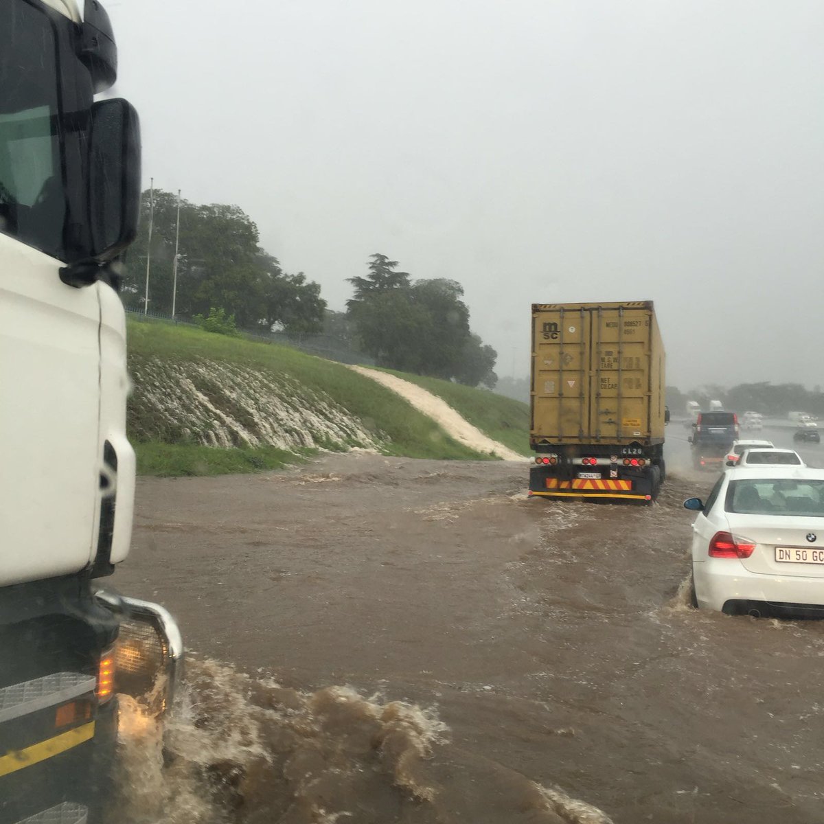 saleemk2012's tweet photo. @CityofJoburgZA @sheryllowenthal @JoburgParksZoo @blairbird #giloolys currently #uncleaned #drains? https://t.co/JyzfWNn3tu